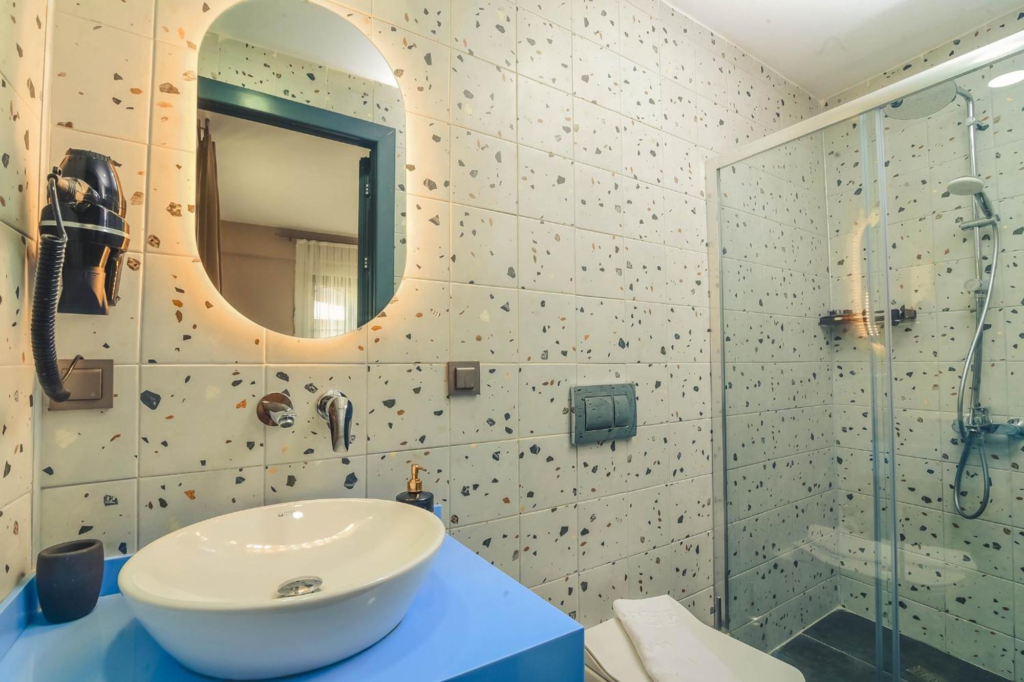 Otel Sulty's *
